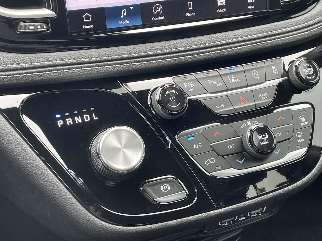 2025 Chrysler Pacifica photo 35