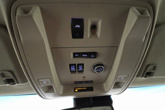 2015 Chevrolet Suburban LTZ photo 19