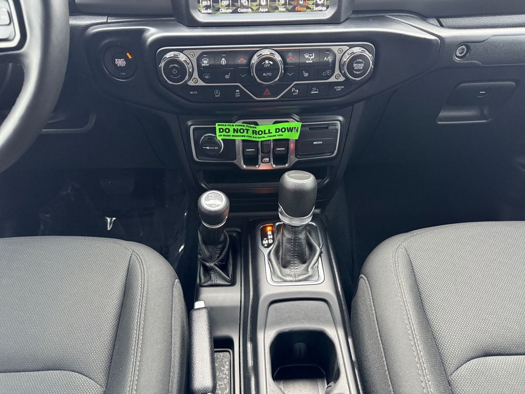 2022 Jeep Gladiator Sport photo 15