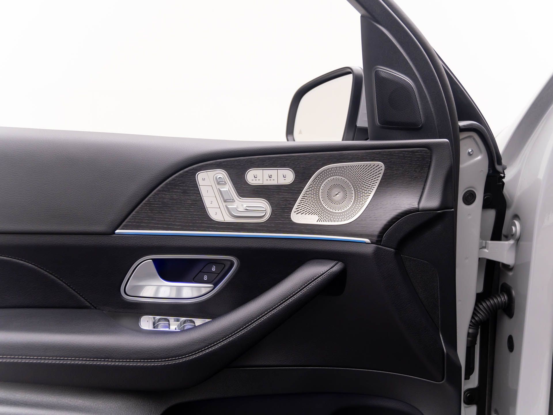 2025 Mercedes Benz GLS 450 4MATIC photo 9