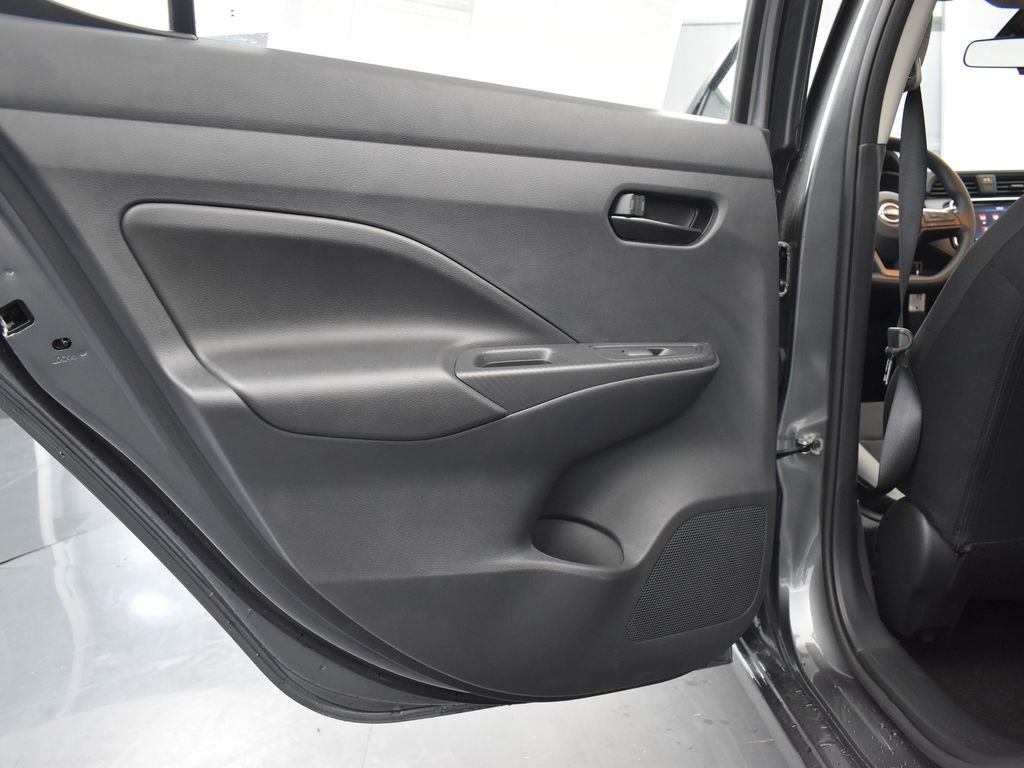 2025 Nissan Versa 1.6 S photo 13