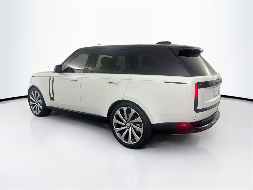 2023 Land Rover Range Rover SE photo 7