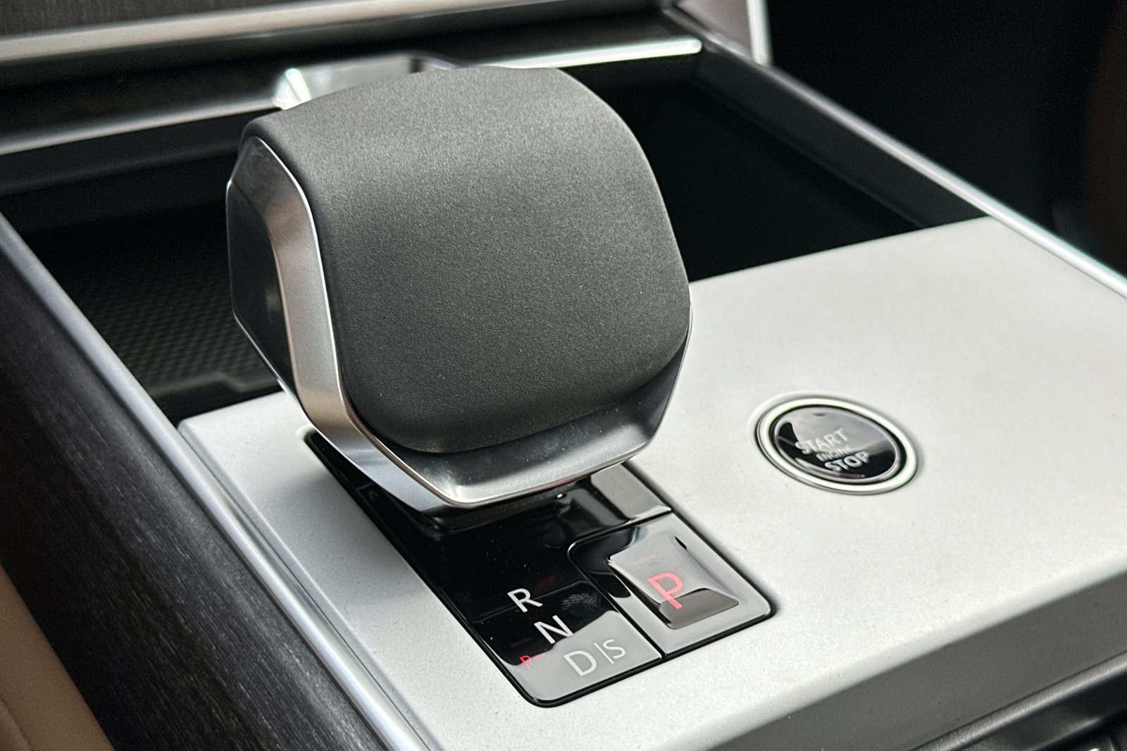 2025 Land Rover Range Rover SE photo 22