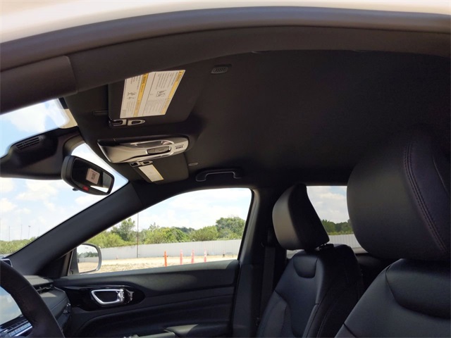2026 Jeep Compass Latitude photo 13
