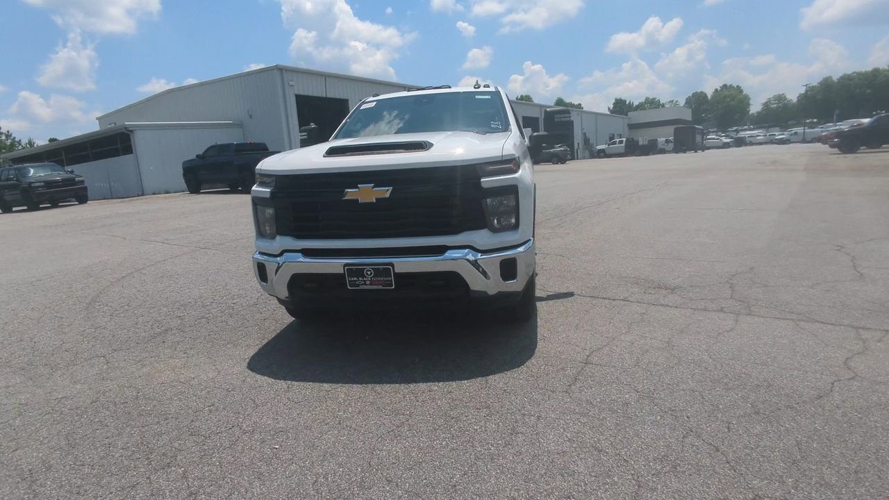 2025 Chevrolet Silverado 2500HD photo 2