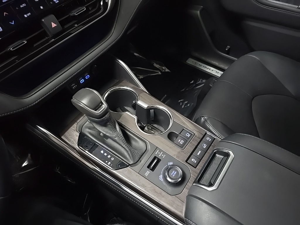 2022 Toyota Highlander Limited photo 27