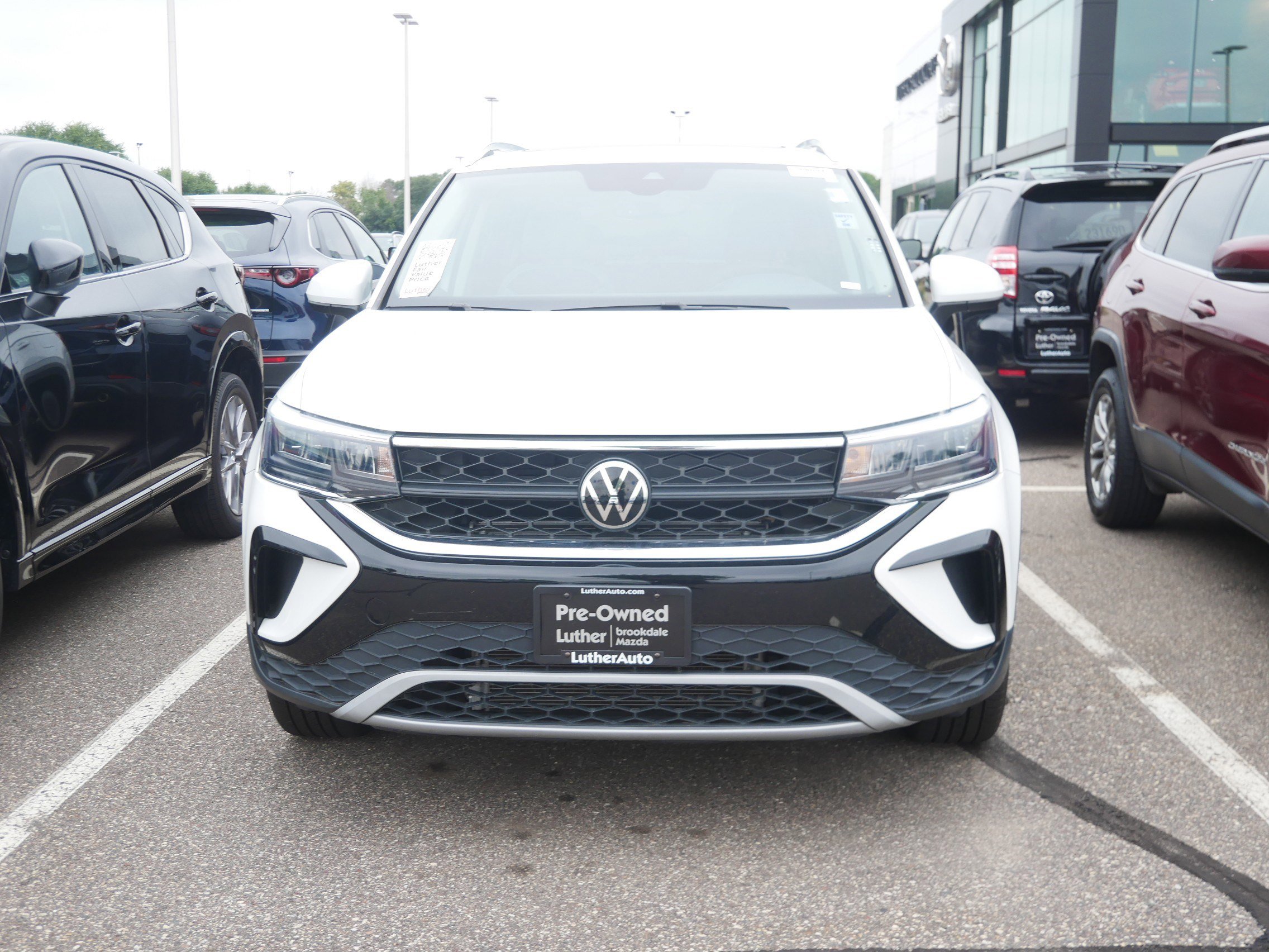 Used 2022 Volkswagen Taos SE with VIN 3VVPX7B22NM096107 for sale in Brooklyn Center, Minnesota