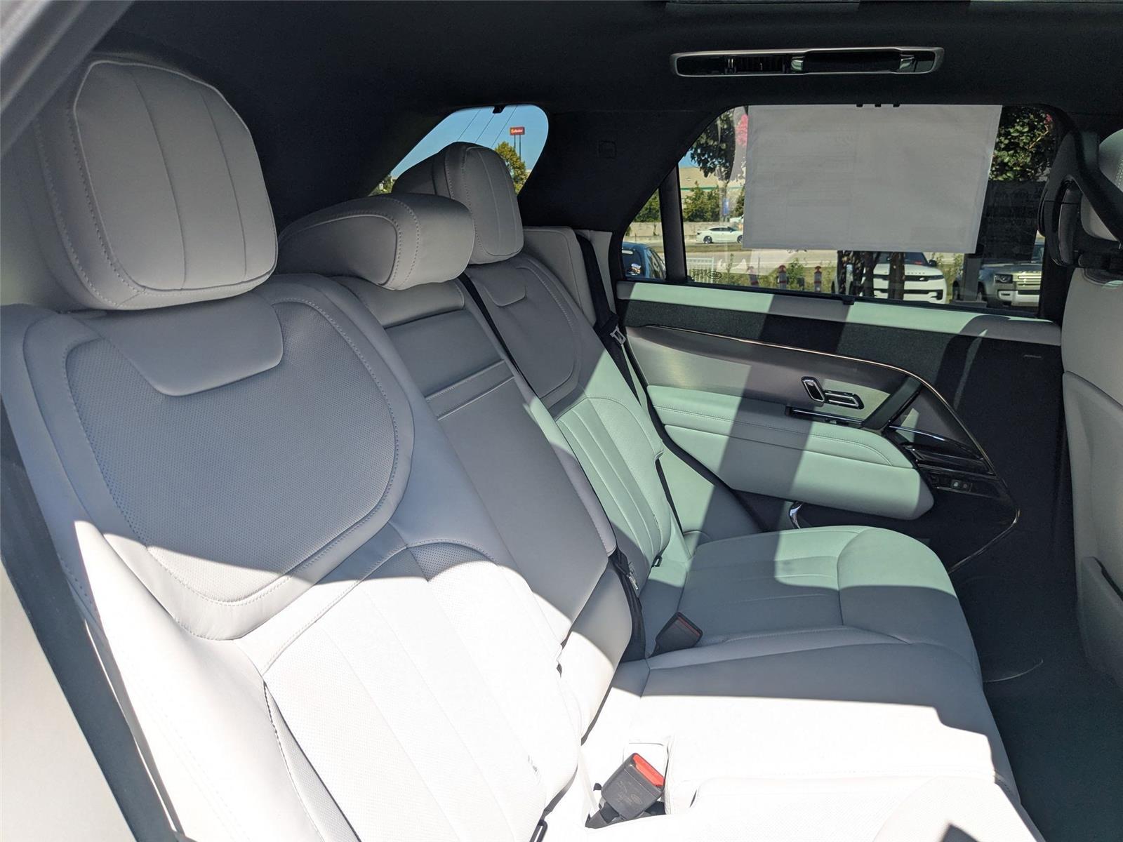 2025 Land Rover Range Rover Sport SE photo 27