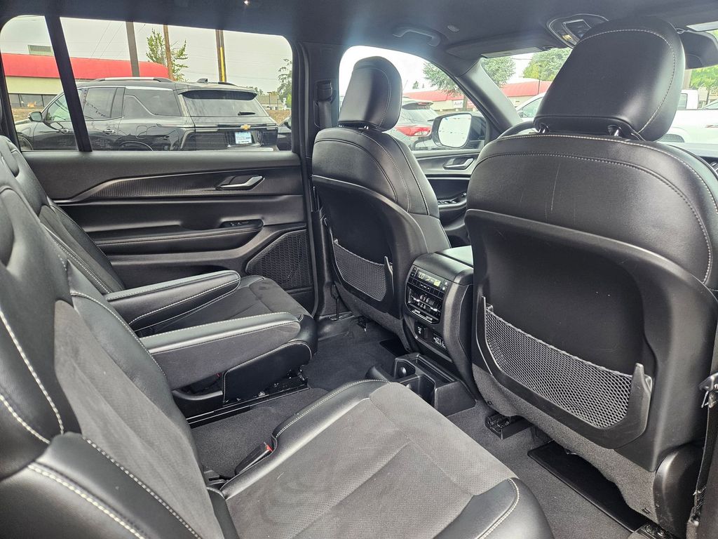 2023 Jeep Grand Cherokee Altitude photo 28