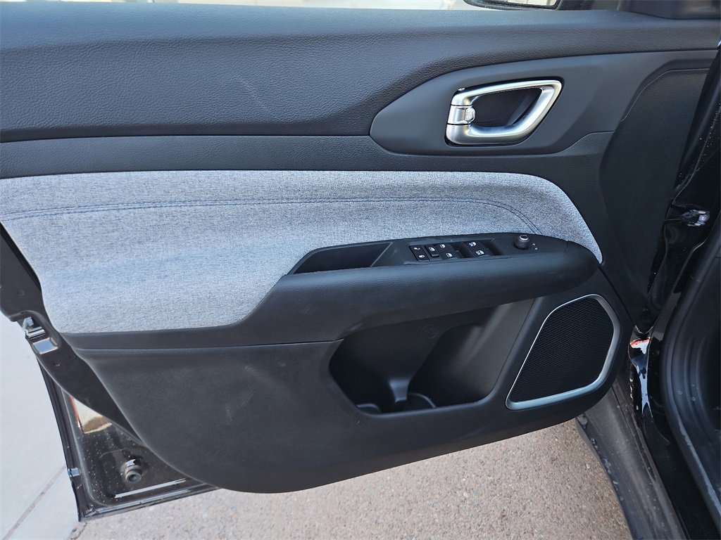 2025 Jeep Compass Latitude photo 11