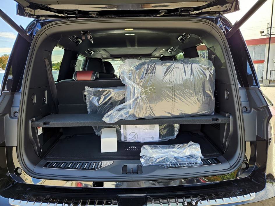 2026 Infiniti QX80 photo 12