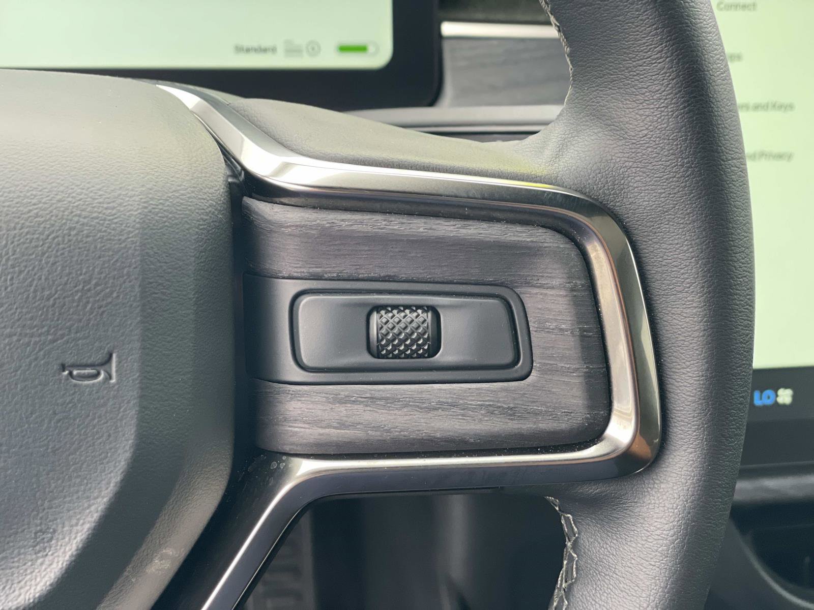 2025 Rivian R1S Adventure photo 9