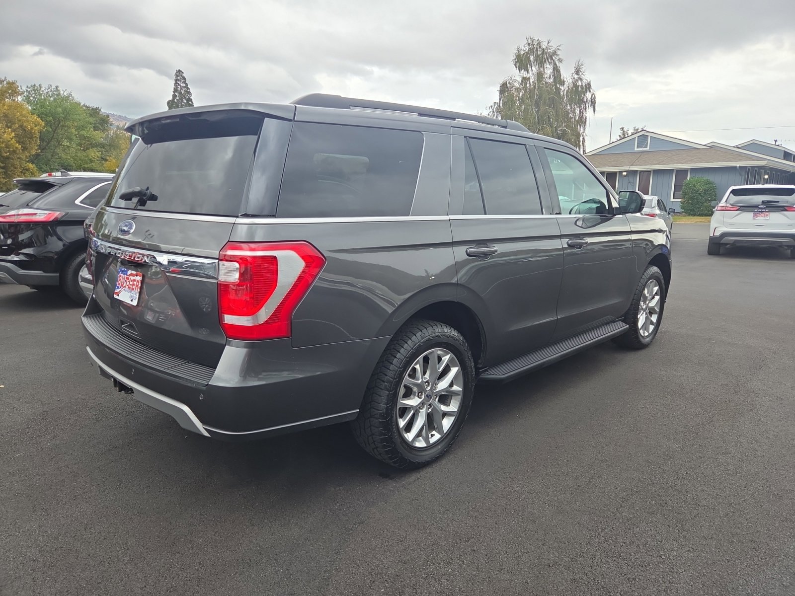 2021 Ford Expedition XLT photo 2