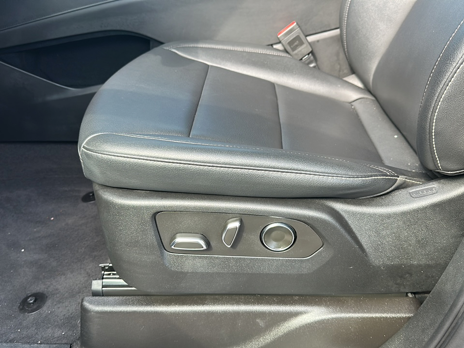 2023 Cadillac Escalade Luxury photo 4