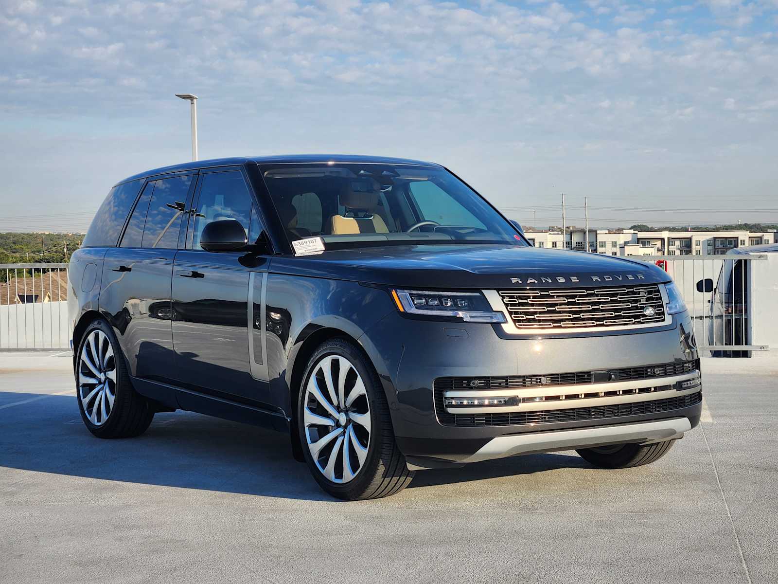 2025 Land Rover Range Rover SE photo 2