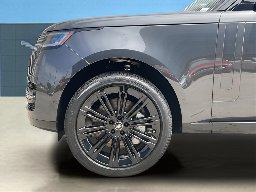 2025 Land Rover Range Rover SE photo 5