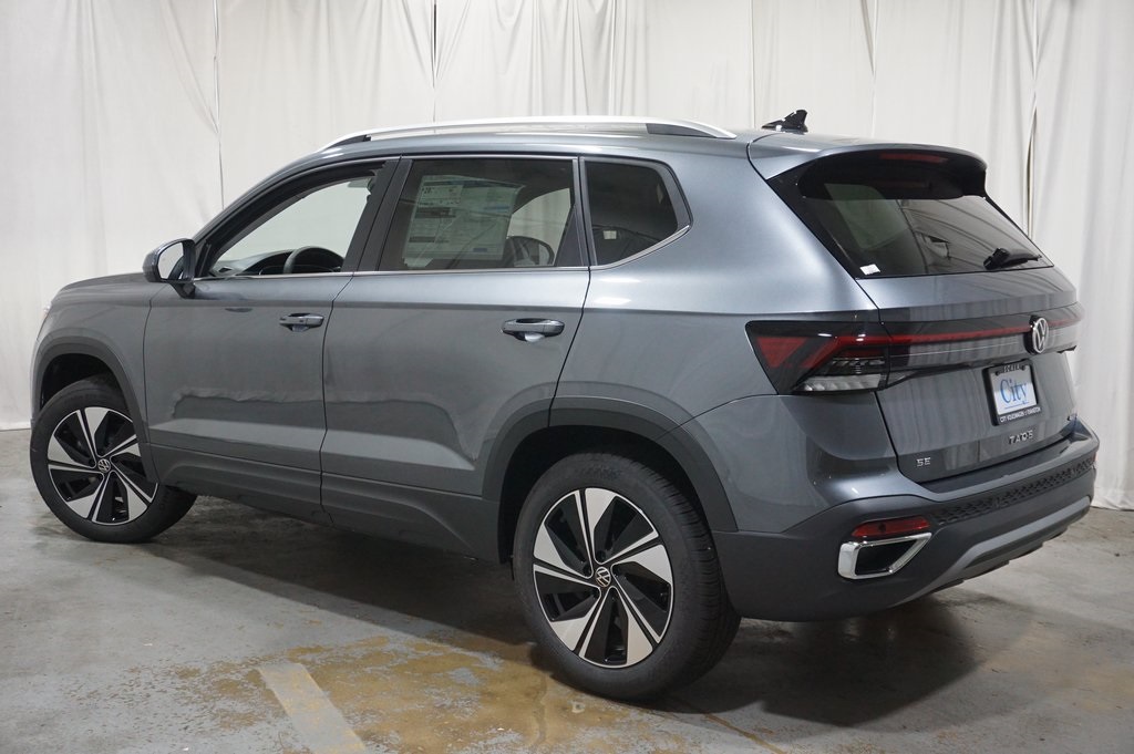 2025 Volkswagen Taos SE photo 8