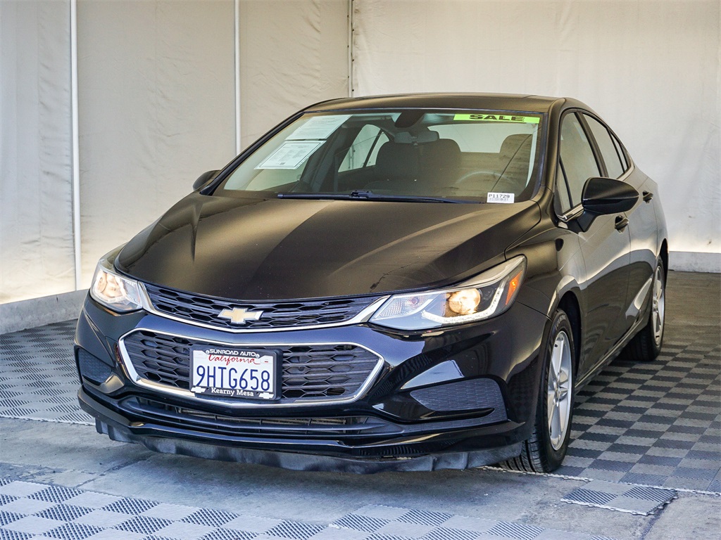 2017 Chevrolet Cruze LT photo 3