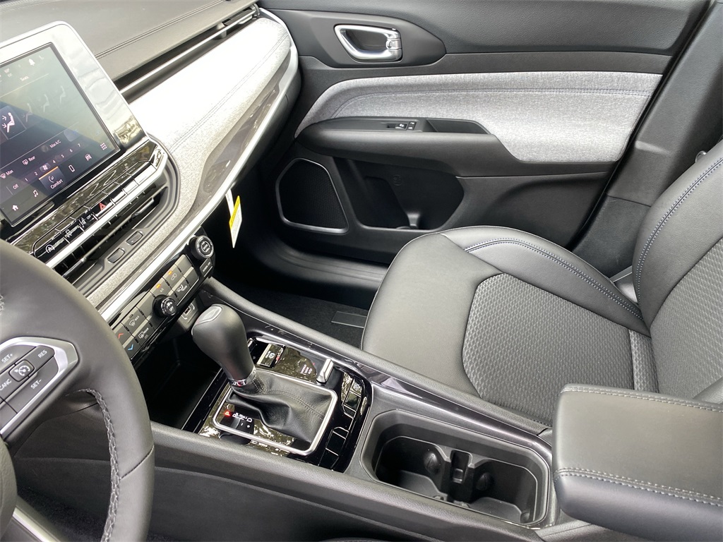 2025 Jeep Compass Latitude photo 27