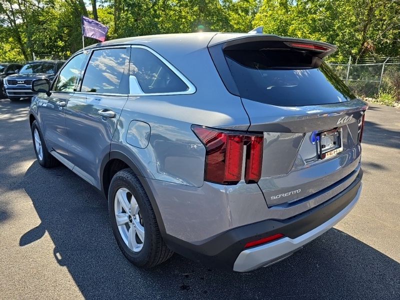 2024 Kia Sorento LX photo 5