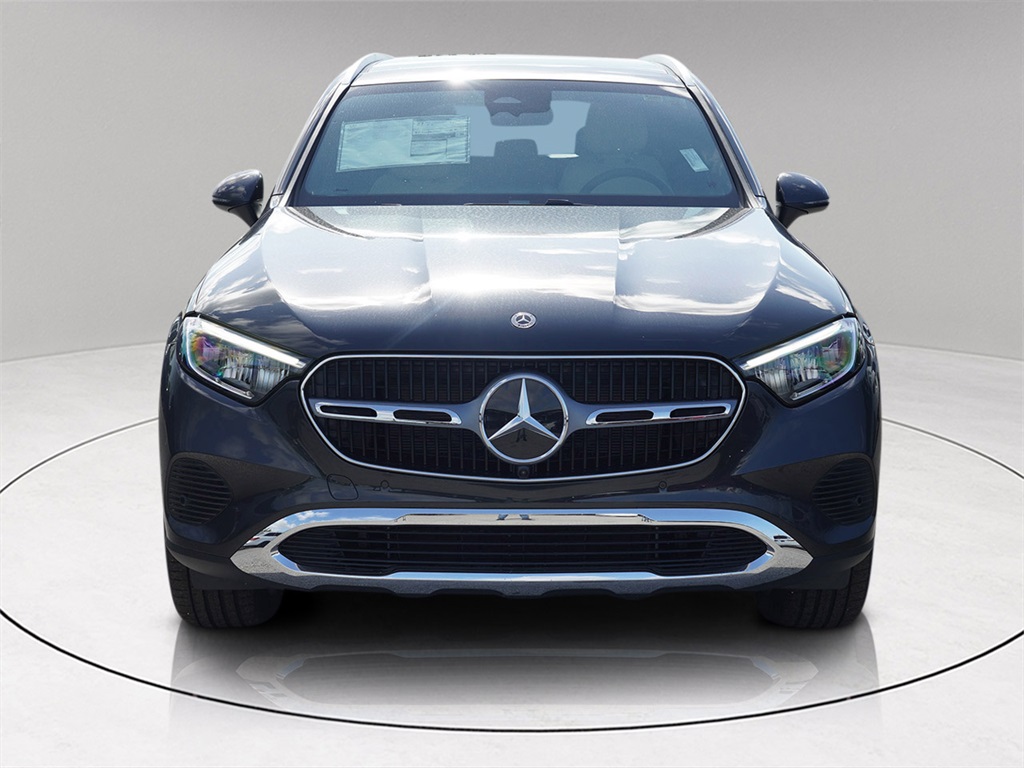 2025 Mercedes Benz GLC 300 photo 2