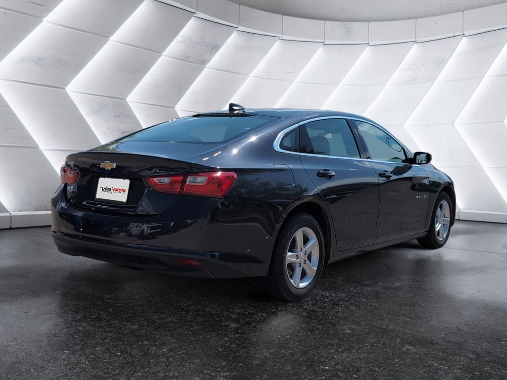 2023 Chevrolet Malibu LS photo 4