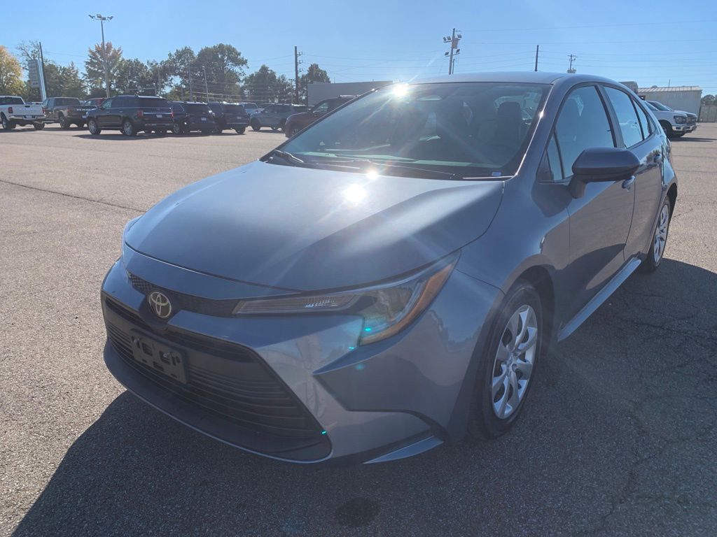 2023 Toyota Corolla LE photo 3