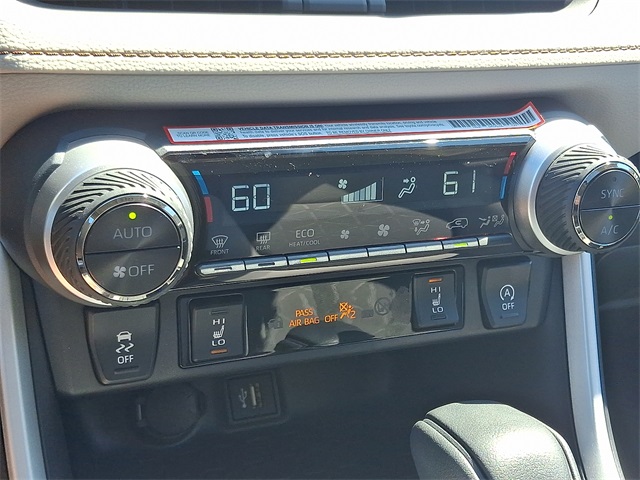 2025 Toyota RAV4 XLE photo 16