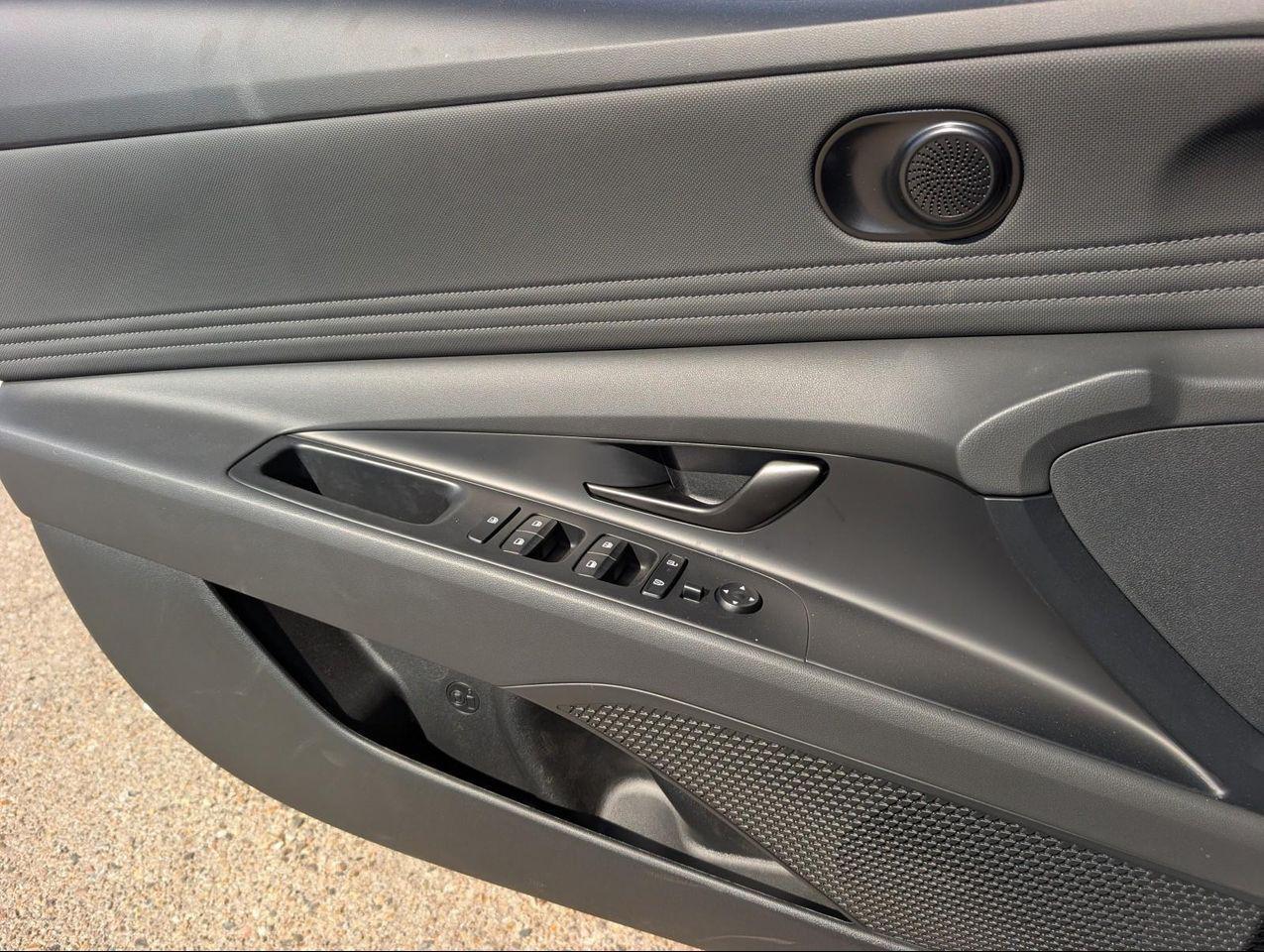 2025 Hyundai Elantra Hybrid SEL Sport photo 19