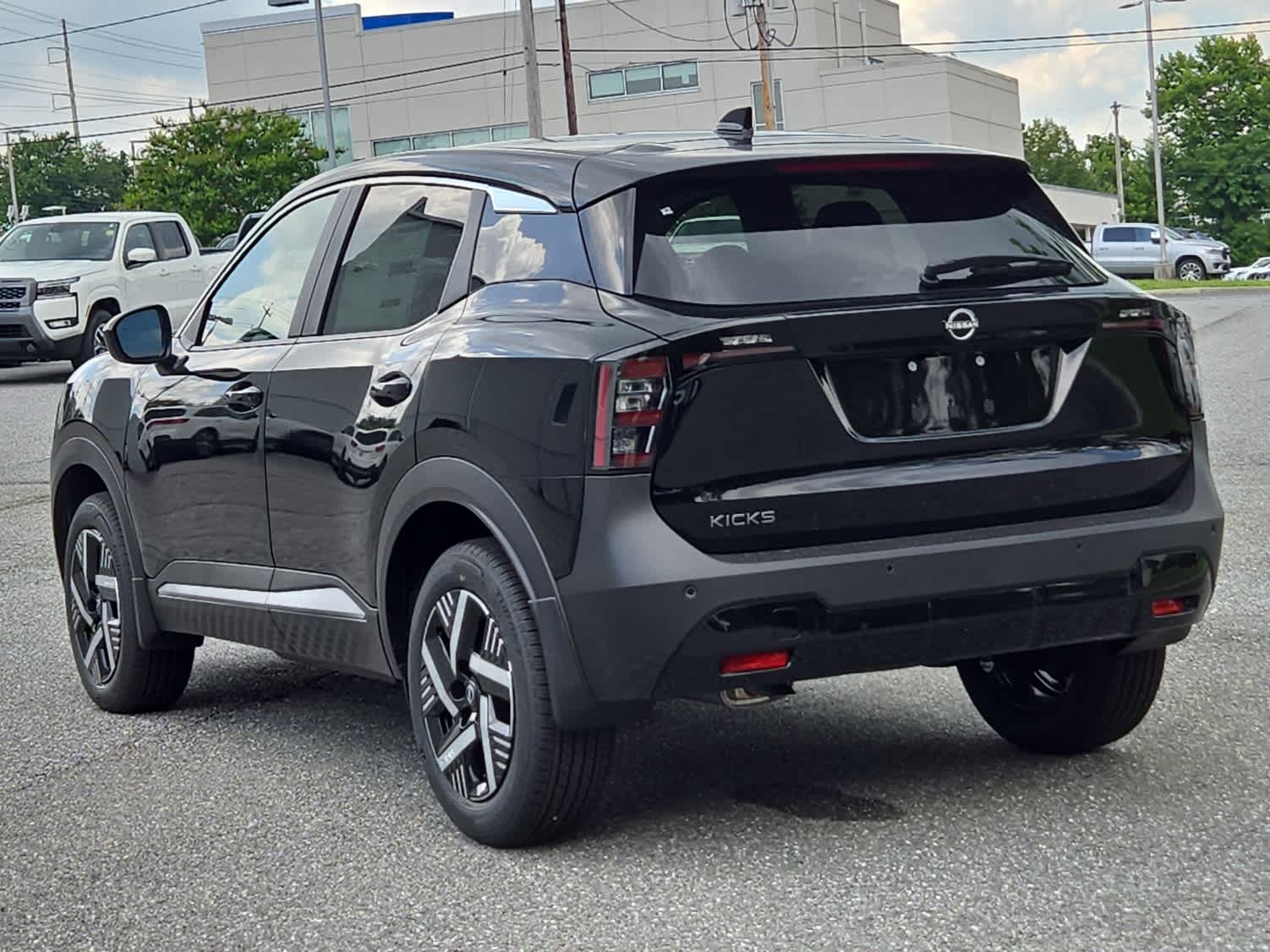 2025 Nissan Kicks SV photo 4