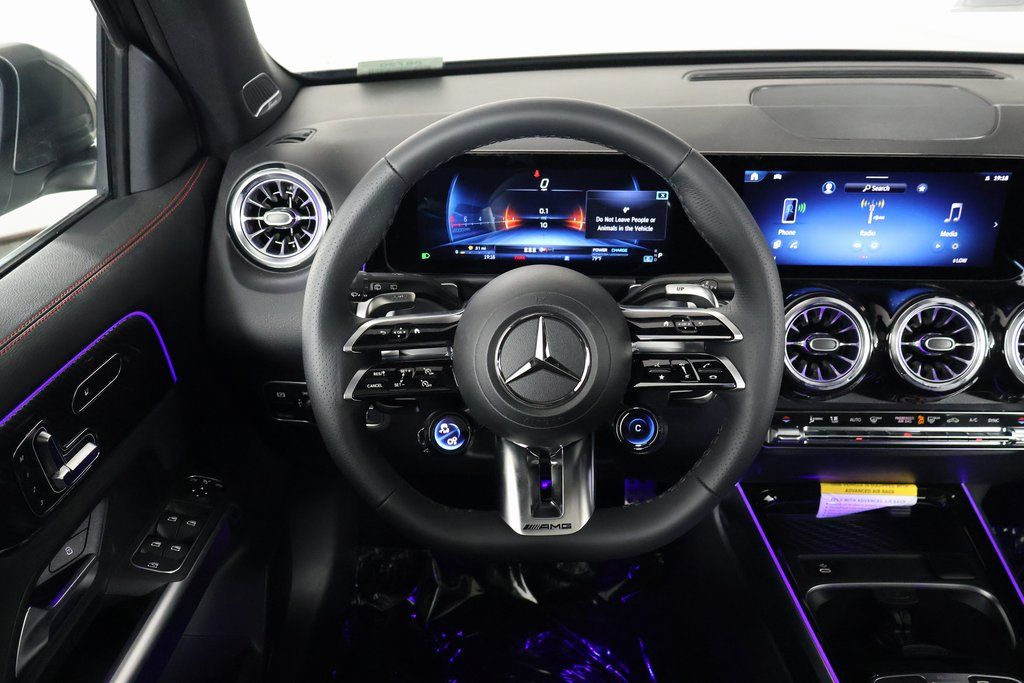 2026 Mercedes Benz GLB 35 AMG 4MATIC photo 3
