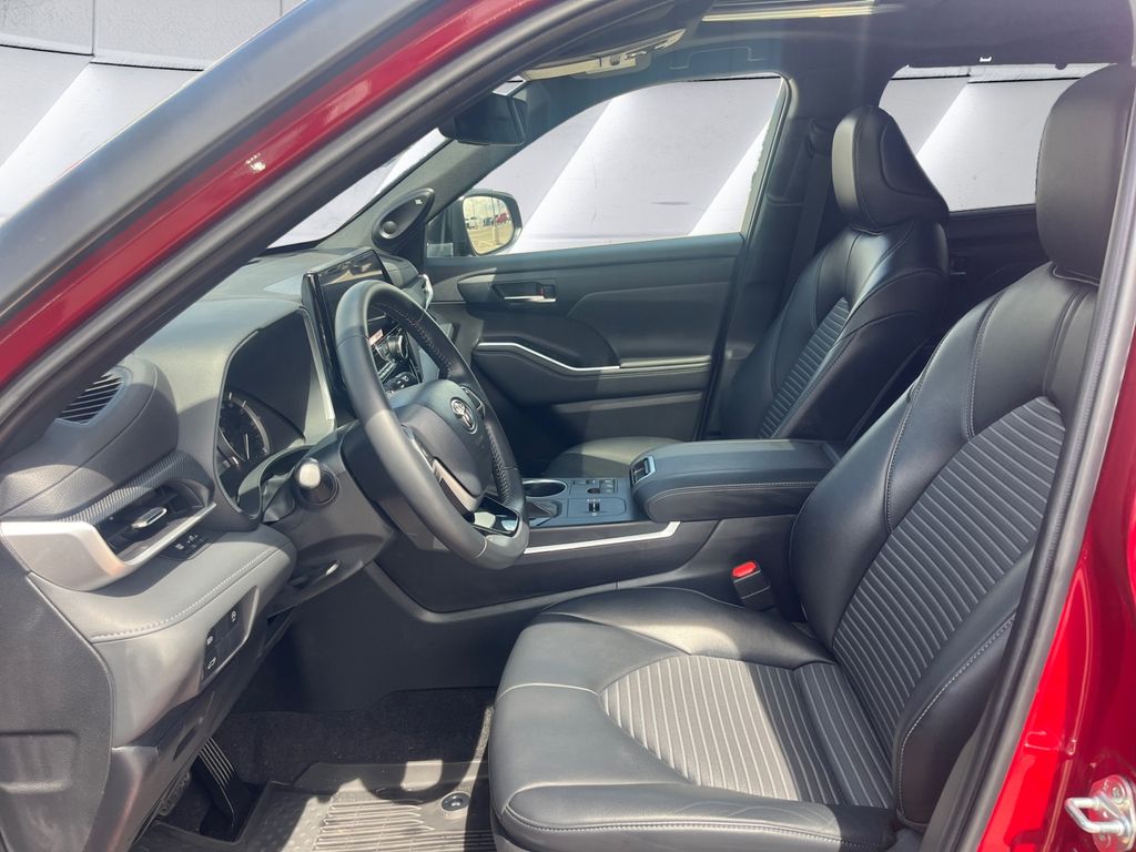 2023 Toyota Highlander XSE photo 7