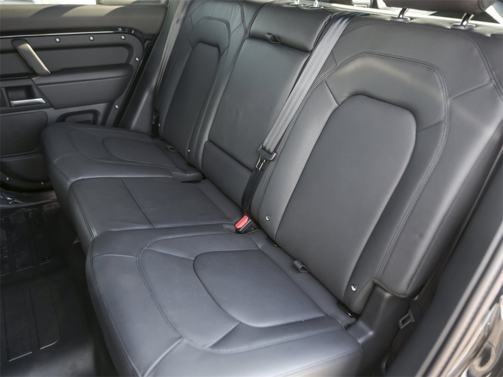 2026 Land Rover Defender 110 V8 photo 39
