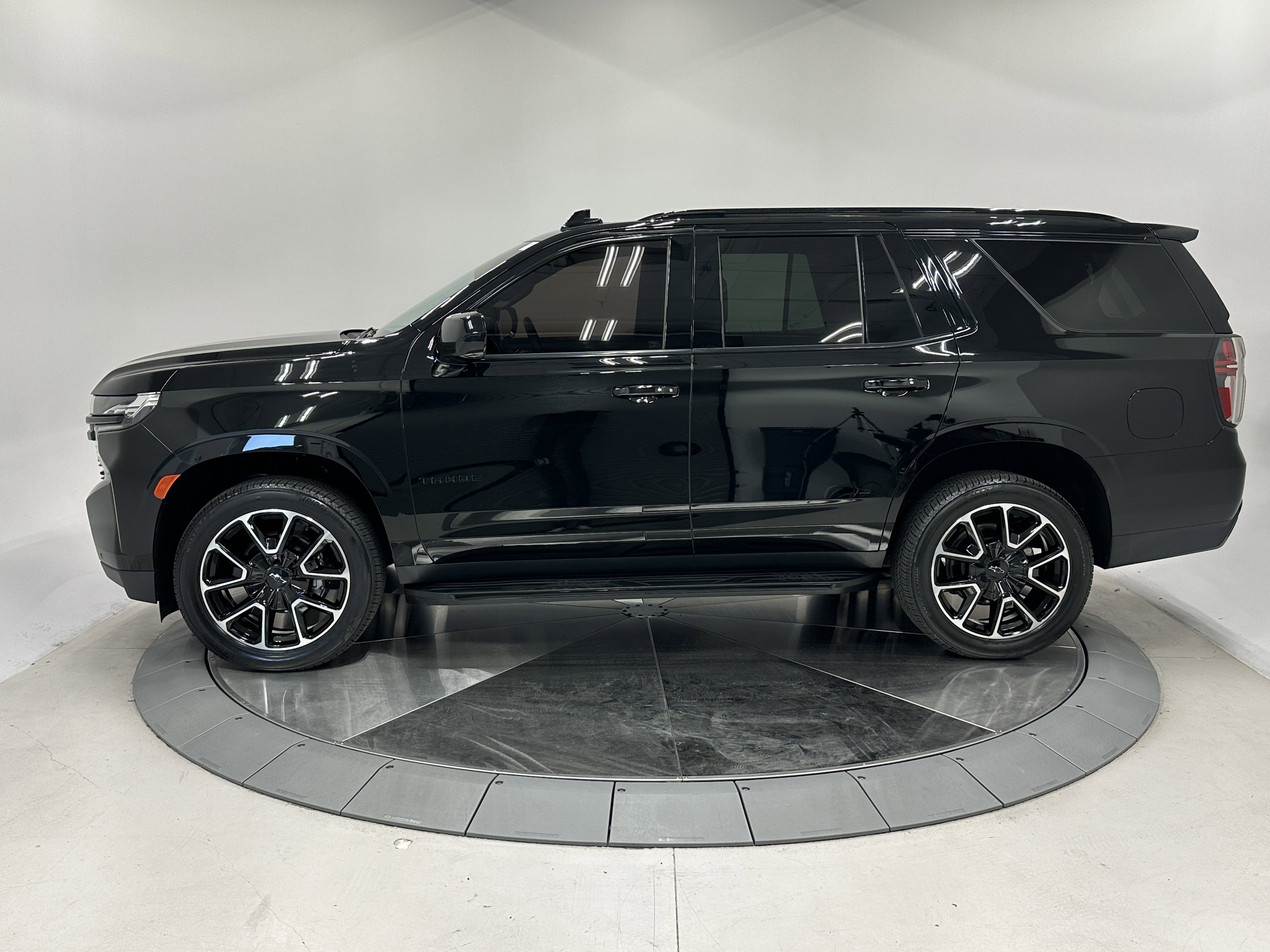 2023 Chevrolet Tahoe RST photo 4
