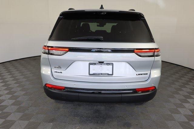 2025 Jeep Grand Cherokee Limited photo 2