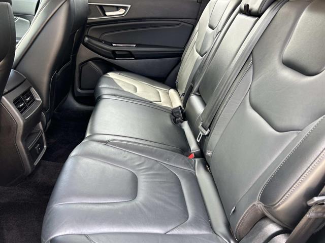 2017 Ford Edge Titanium photo 17