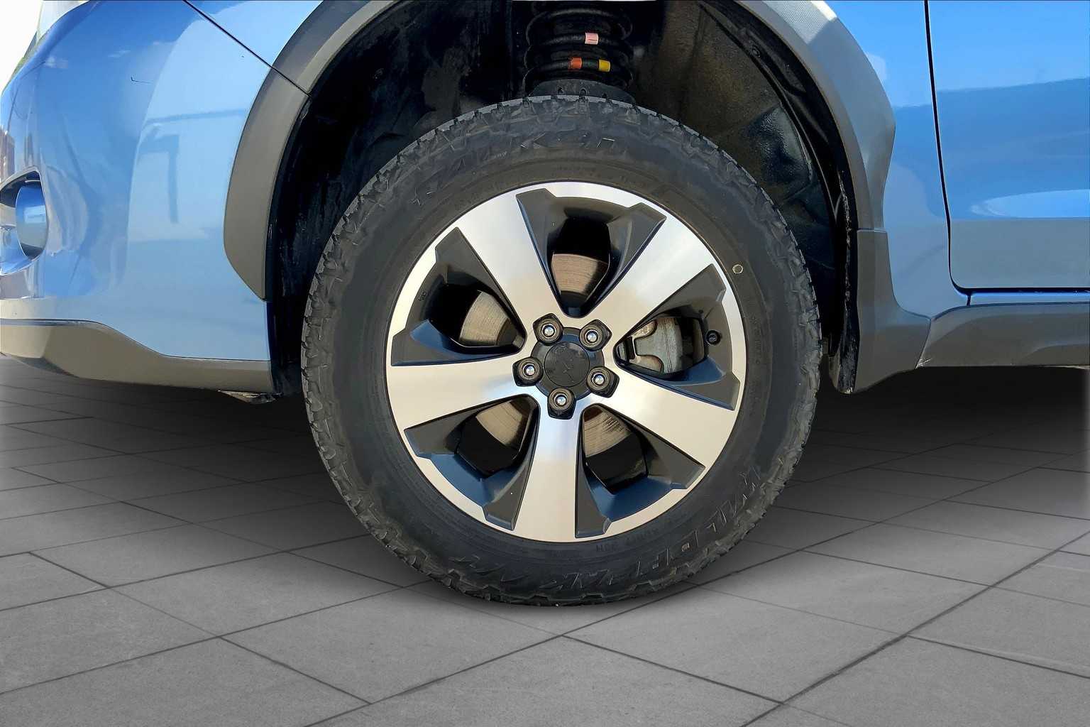 2015 Subaru Crosstrek Hybrid Touring photo 9