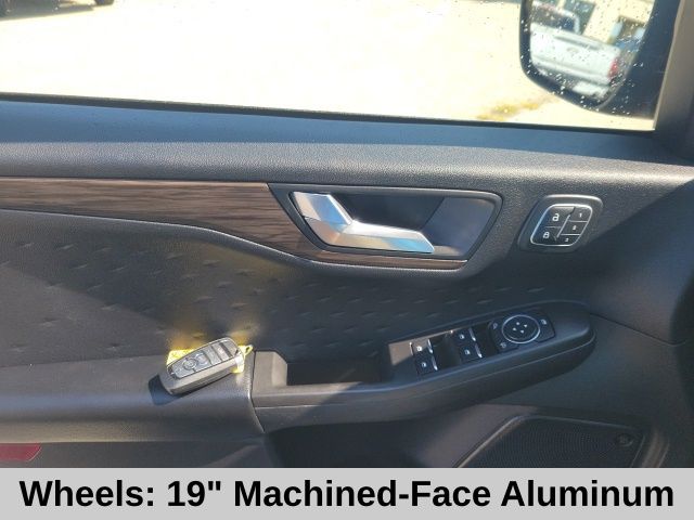 2020 Ford Escape Titanium photo 10