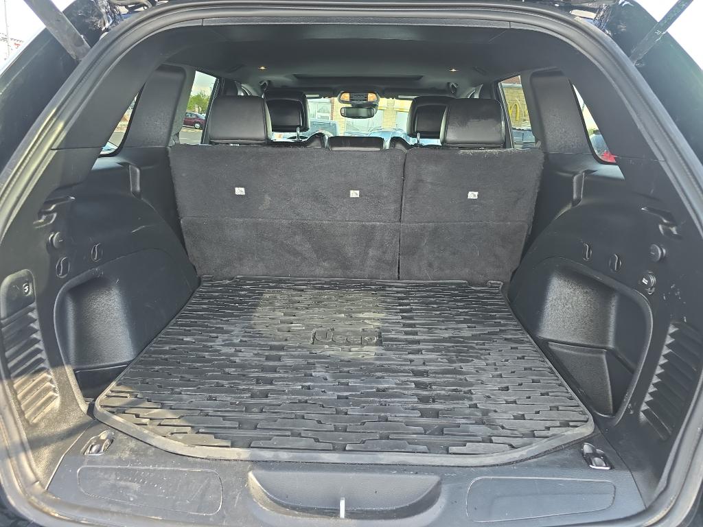 2021 Jeep Grand Cherokee Anniversary Edition photo 8