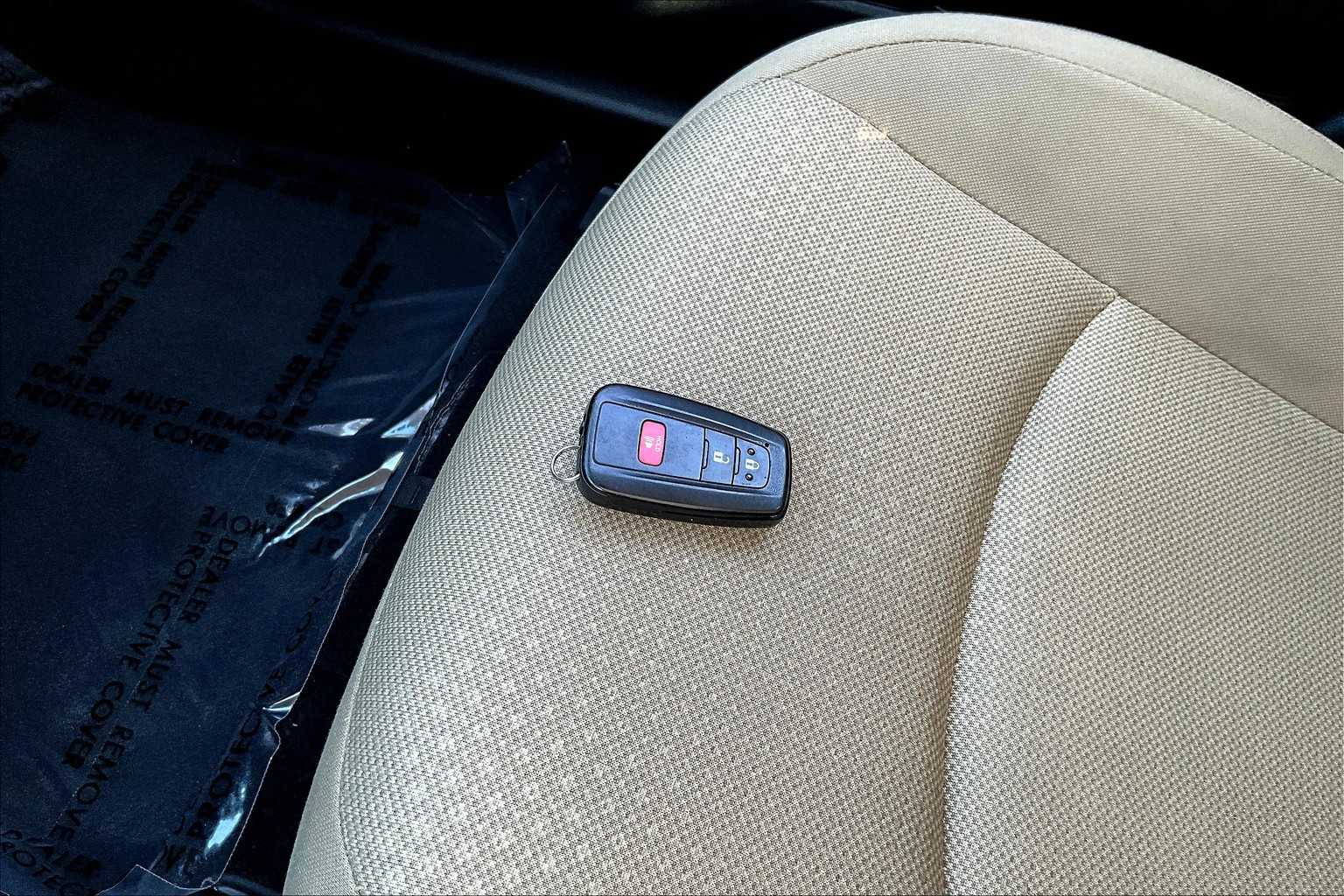2022 Toyota Prius LE photo 12
