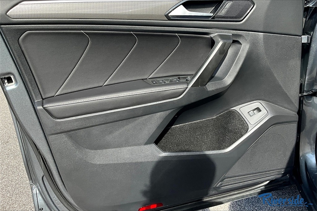 2024 Volkswagen Tiguan SE R-Line Black photo 16