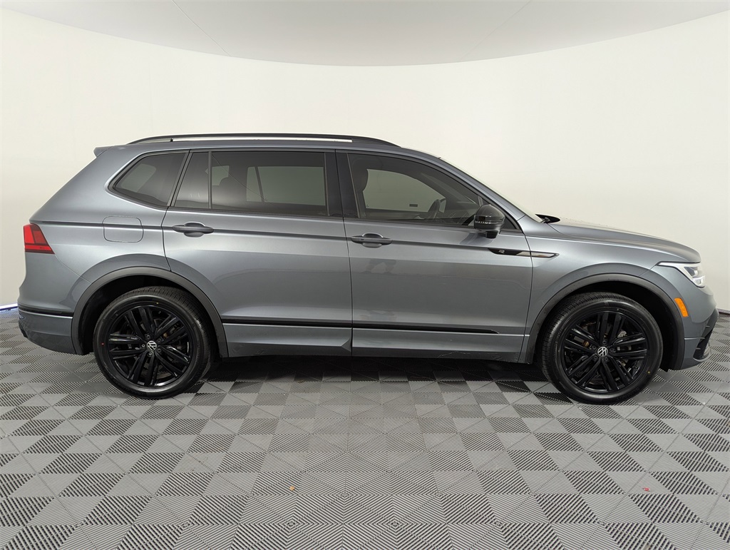 2022 Volkswagen Tiguan SE R-Line Black photo 3