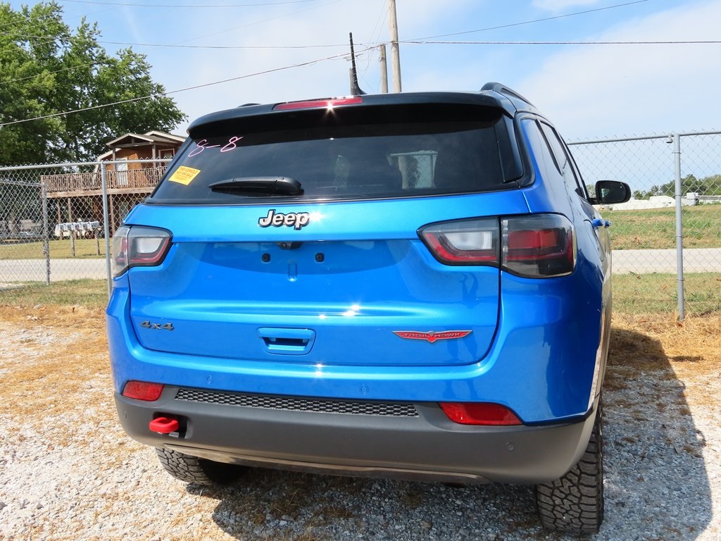 2024 Jeep Compass Trailhawk photo 2