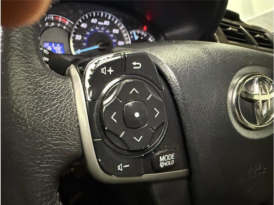 2012 Toyota Camry XLE photo 30