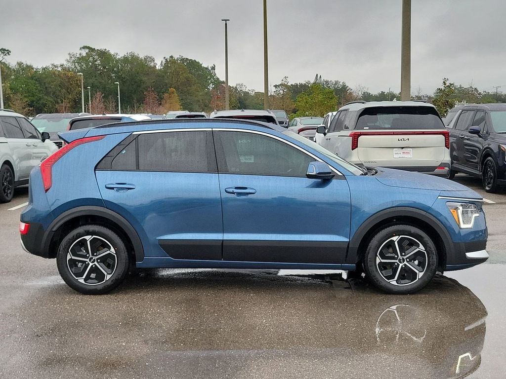 2025 Kia Niro EX photo 4