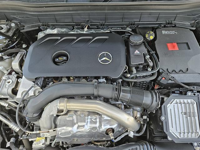 2025 Mercedes Benz GLB 250 photo 19
