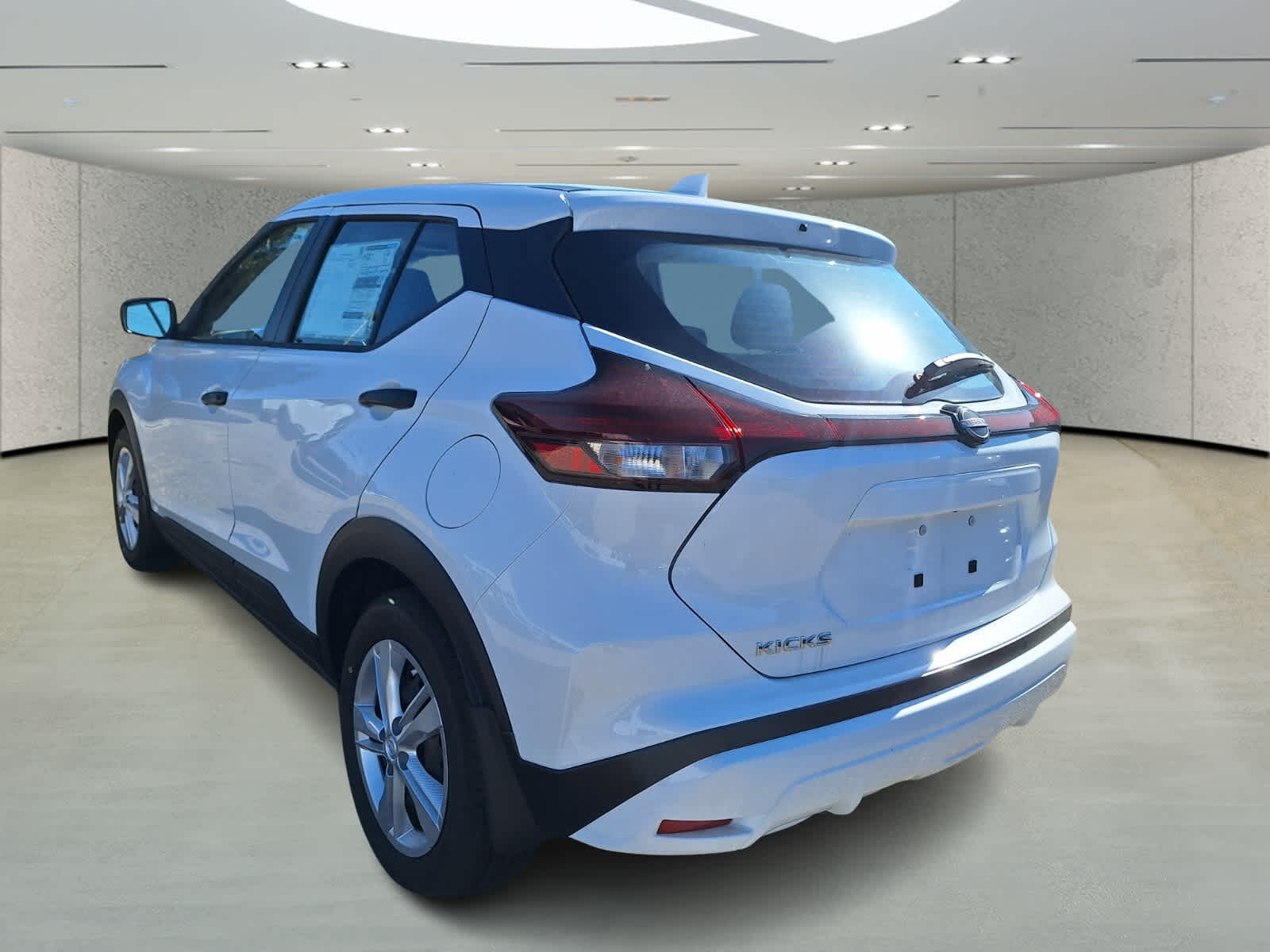 2025 Nissan Kicks Play S photo 3