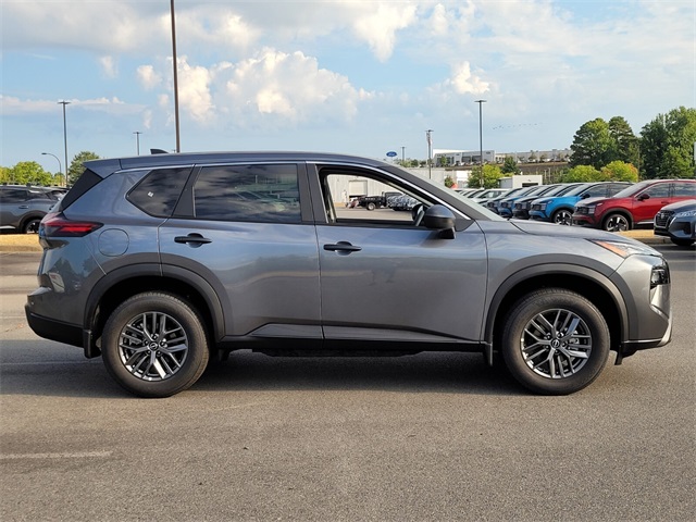 2026 Nissan Rogue S photo 2