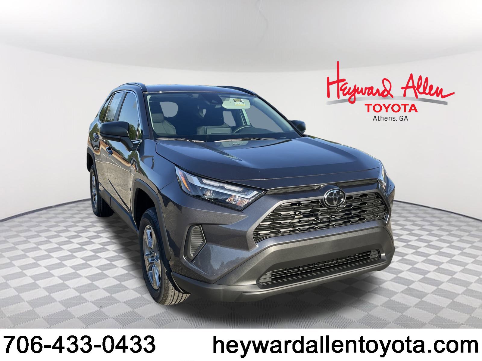 2025 Toyota RAV4 LE's photo