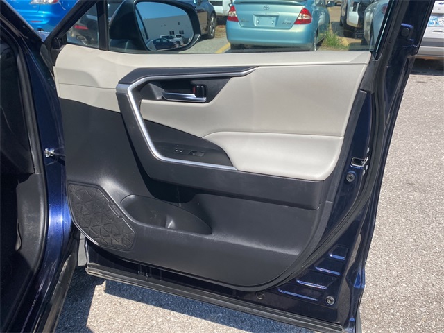 2021 Toyota RAV4 XLE photo 9